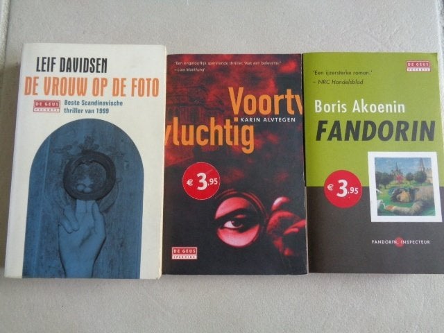 3x thriller Vrouw op de foto, Fandorin, Voortvluchtig, Boeken, Ophalen of Verzenden, Zo goed als nieuw