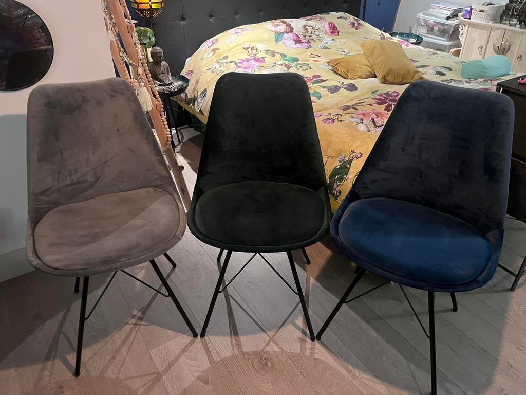 3 Velvet Kick stoelen, Huis en Inrichting, Stoelen, Ophalen, Drie, Trendy modern, Zo goed als nieuw