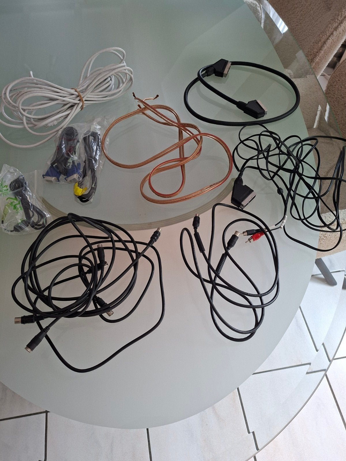 Diverse kabels: Scart, HDMI, Luidspreker, Coaxiaal, etc., Ophalen of Verzenden, Gebruikt, Minder dan 2 meter, Scartkabel