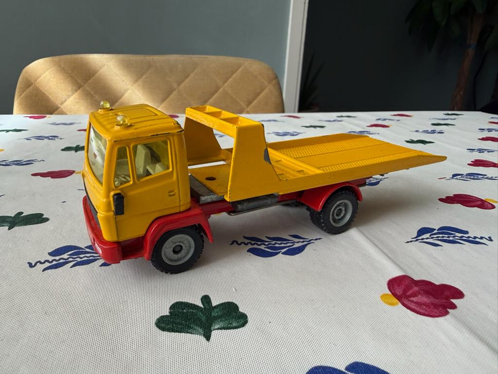 Siku 2810 - Mercedes Takeldienst geel - beschadigd, Ophalen of Verzenden, Zo goed als nieuw, Bus of Vrachtwagen