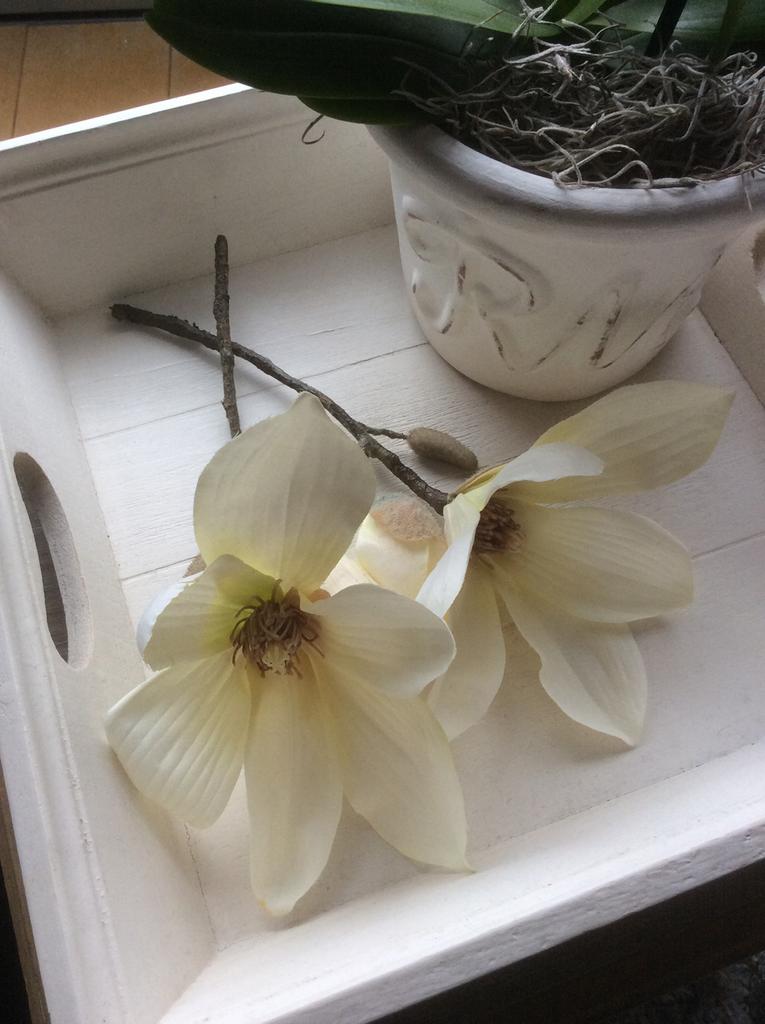 Riverdale Magnolia Tak - Crème Wit 2 stuks, Binnen, Kunstbloem, Zijde, Ophalen of Verzenden