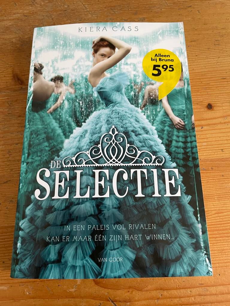De Selectie - Kiera Cass (Young Adult Fictie), Boeken, Ophalen of Verzenden, Zo goed als nieuw