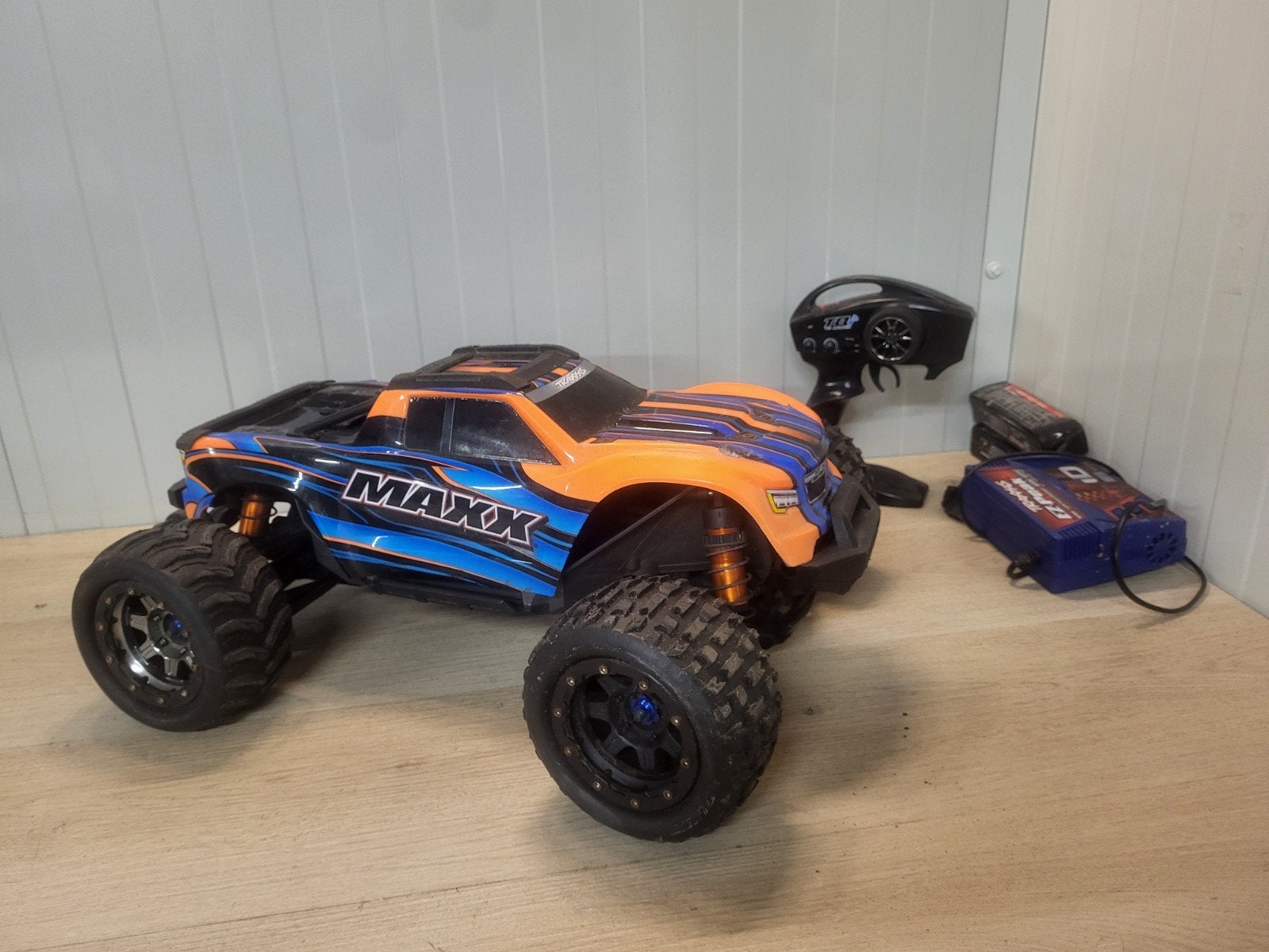 traxxas maxx, Ophalen of Verzenden, Zo goed als nieuw, Overige schalen, Auto offroad