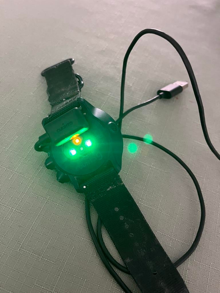 Suunto 9 sporthorloge met oplader - Goede staat, Ophalen of Verzenden, Gebruikt
