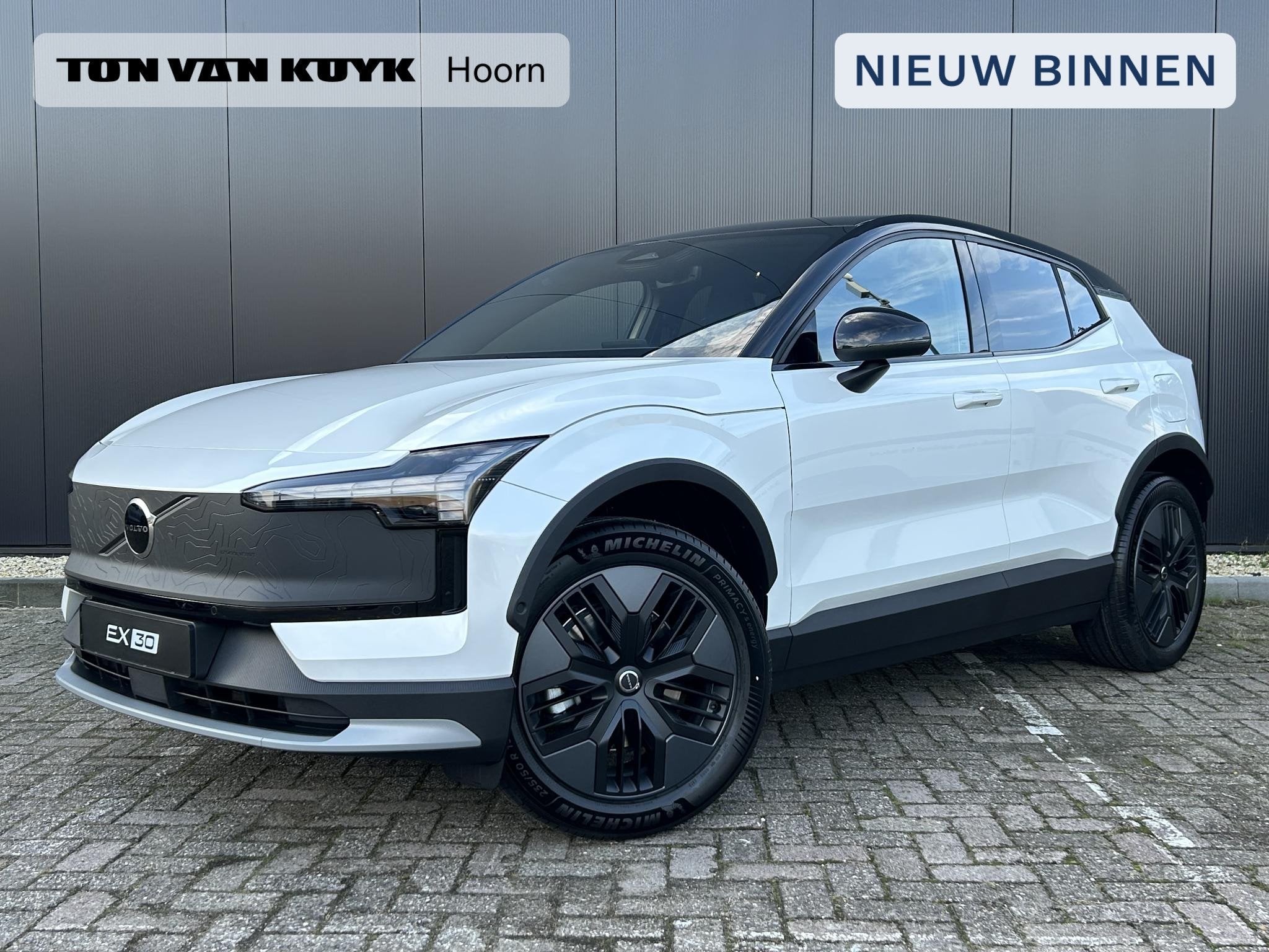 Volvo EX30 Cross Country P5 Long Range Plus Europa 69 kWh El, Achterwielaandrijving, Leder en Stof, Wit, Nieuw