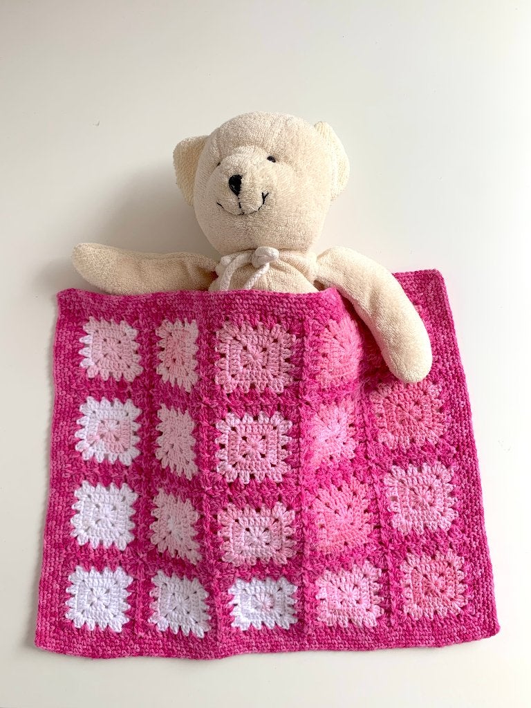 Gehaakt poppendekentje, nieuw en handgemaakt voor poppenbed, Ophalen of Verzenden, Nieuw, Overige typen