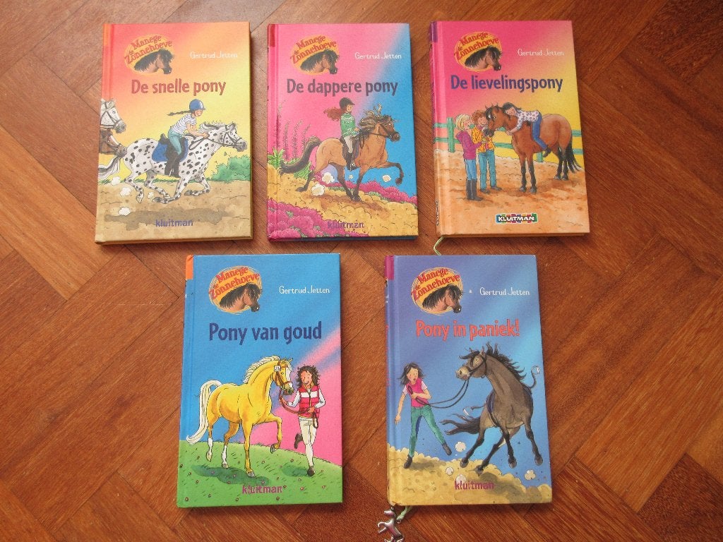 5 x boeken De Manege de Zonnehoeve Avi E4 / M5, Boeken, Ophalen of Verzenden, Gelezen, Fictie algemeen
