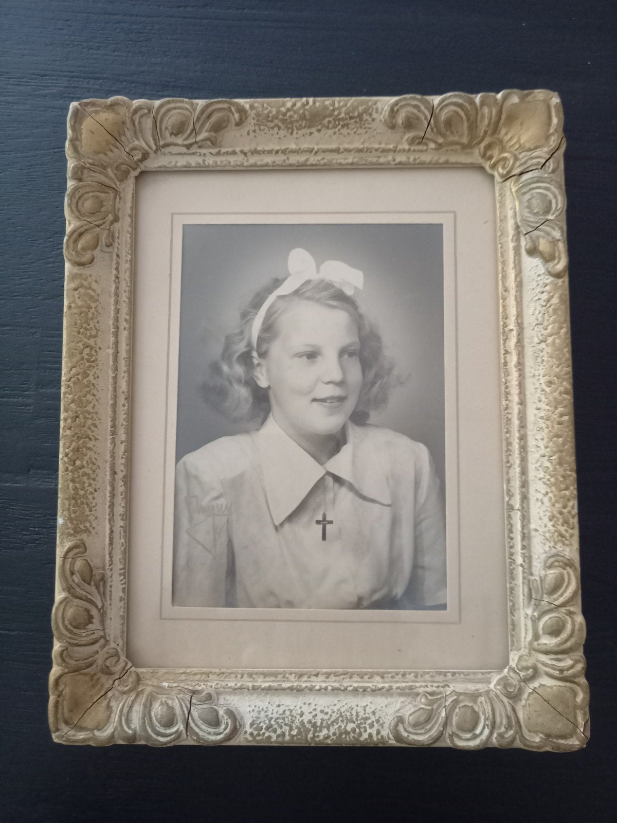 Oude Zweedse fotolijst met communiefoto meisje, Huis en Inrichting, 23 cm, Gebruikt, Met afbeelding, Ophalen of Verzenden