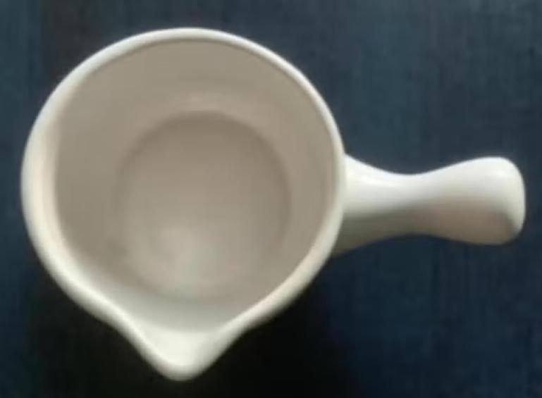 Sauskom, kommetje saus, schenkkommetje met steel aardewerk, Ophalen of Verzenden, Zo goed als nieuw, Kom(men), Effen