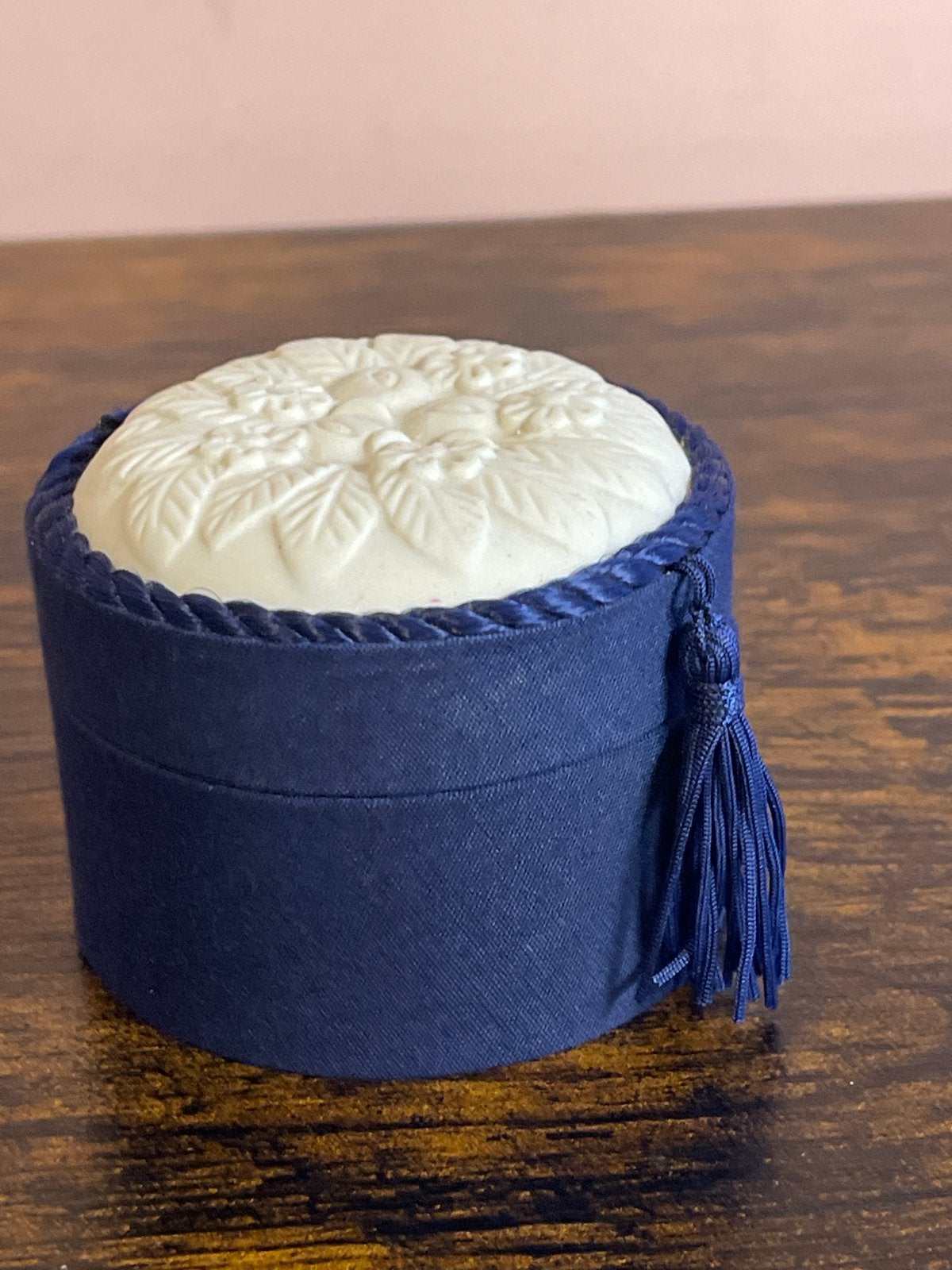 Decoratieve doos met reliëf deksel, blauw, Ophalen of Verzenden