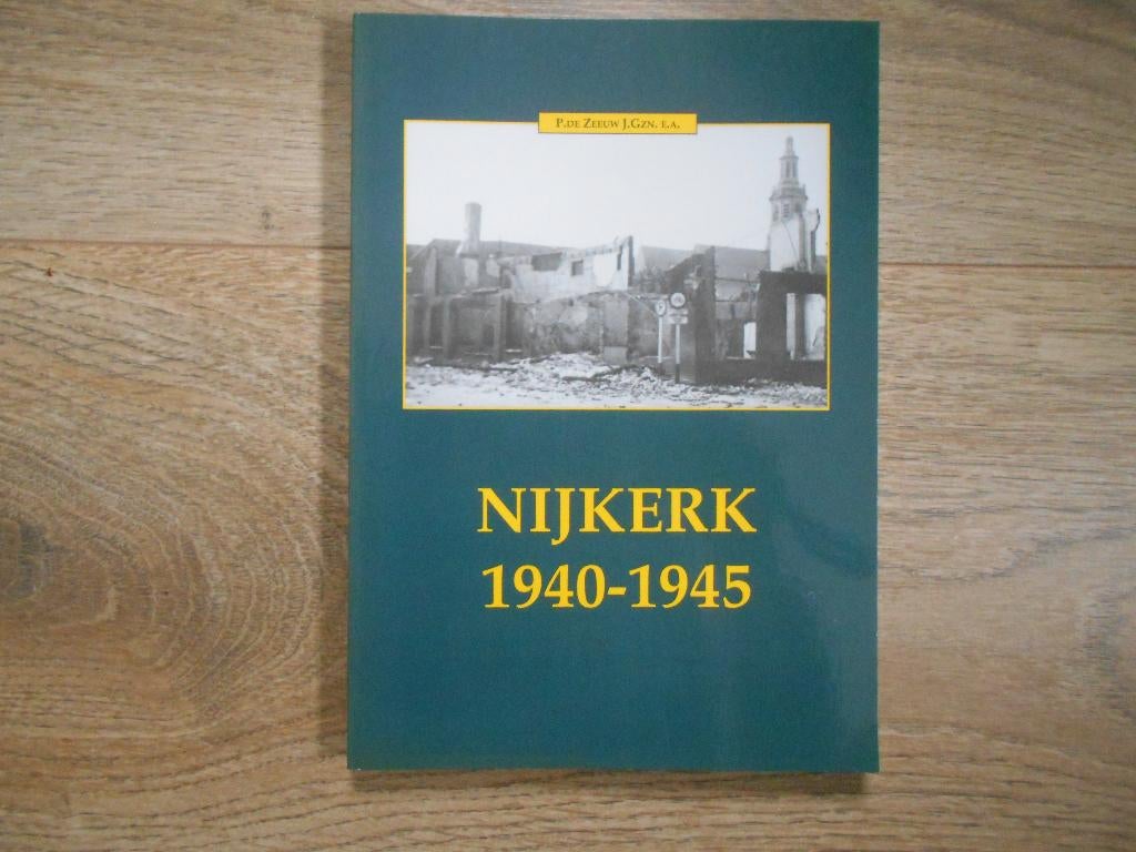 P de Zeeuw J. Gzn. E.A. Nijkerk 1940-1945, Ophalen of Verzenden, Tweede Wereldoorlog, Zo goed als nieuw, Overige onderwerpen