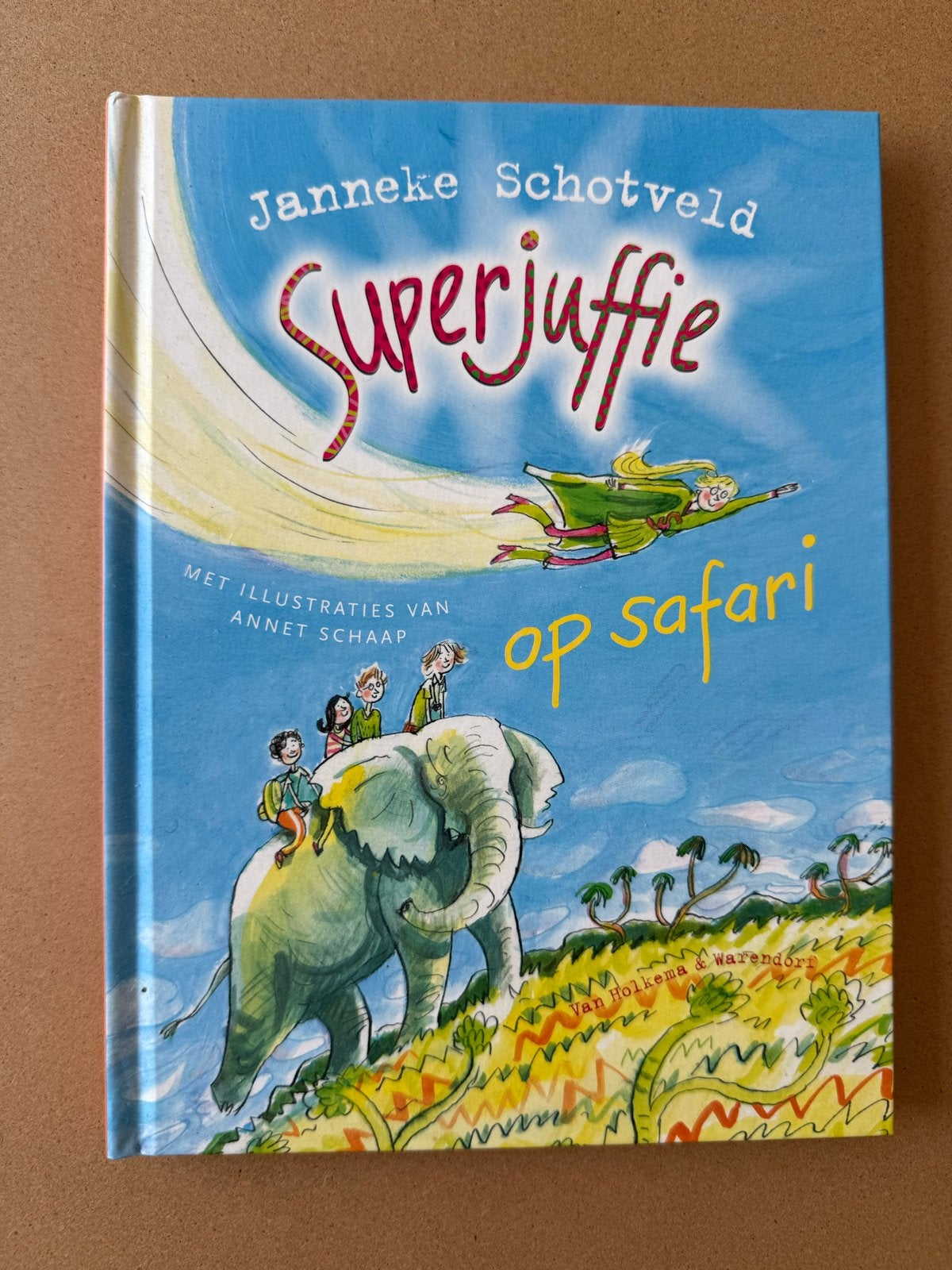 Superjuffie op safari - Janneke Schotveld, Boeken, Ophalen of Verzenden, Zo goed als nieuw, Fictie