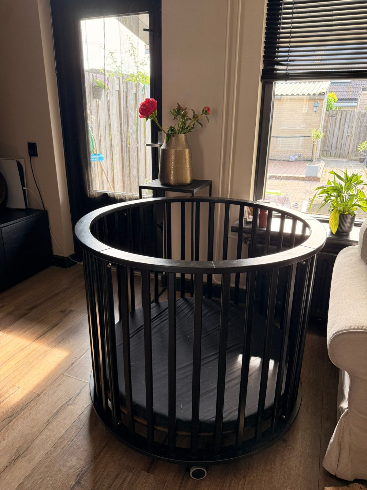 Zwarte ronde box, Kinderen en Baby's, Boxen, Ophalen of Verzenden, Gebruikt, Rond, Wieltjes