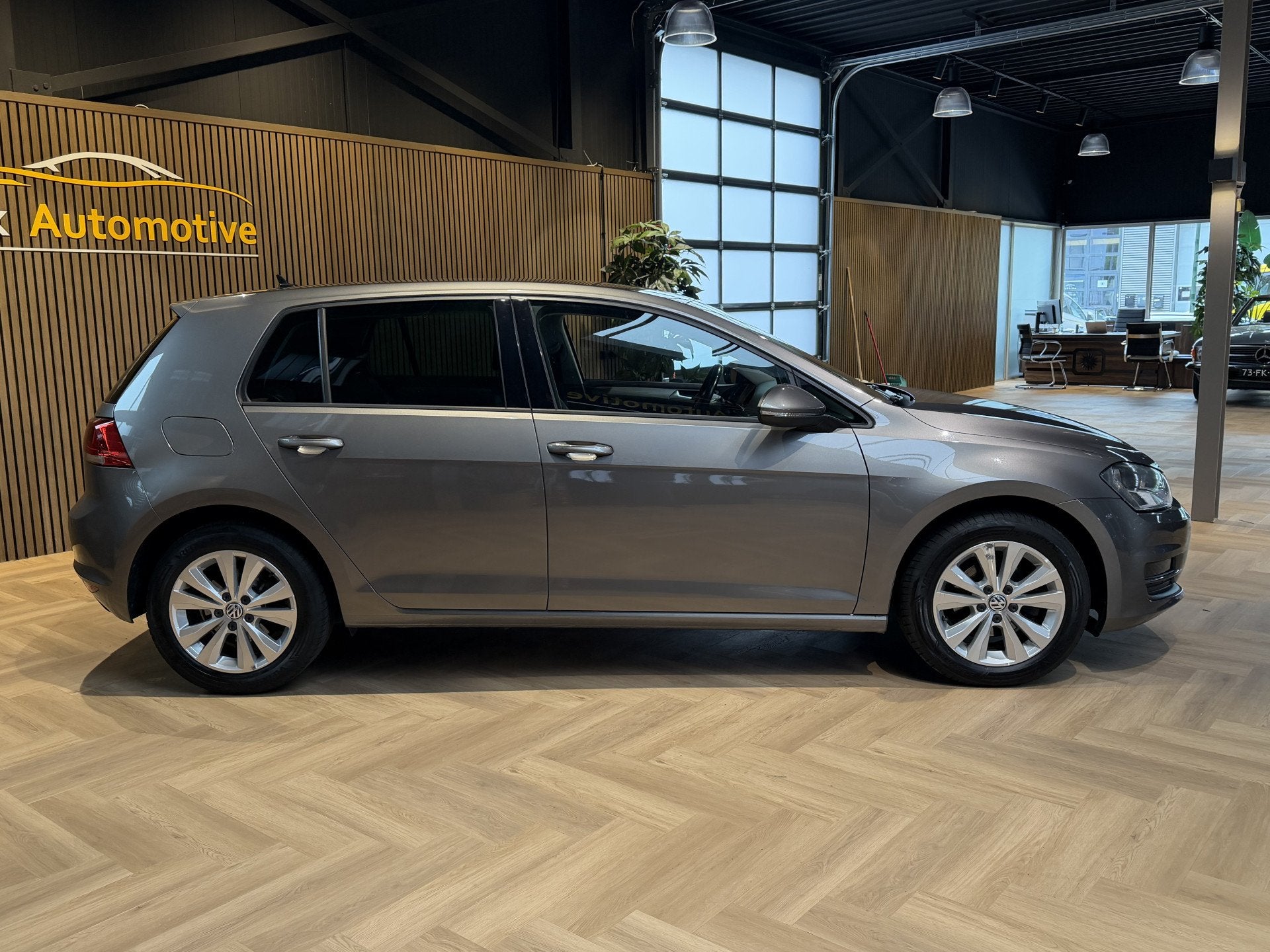 Volkswagen Golf 1.2 TSI Comfortline NAVIGATIE (bj 2015), Auto's, Voorwielaandrijving, Stof, Gebruikt, Huisgarantie