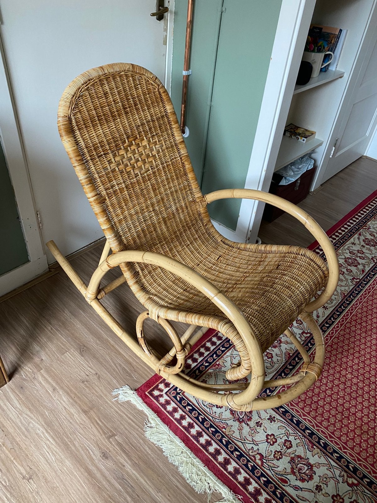 Prachtige rieten schommelstoel, Huis en Inrichting, Stoelen, Ophalen, Overige kleuren, Riet of Rotan, Zo goed als nieuw