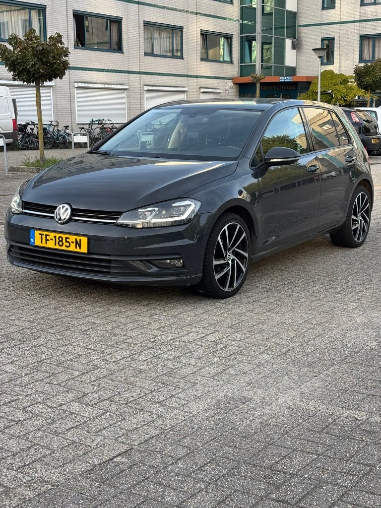 Volkswagen Golf 1.6 TDI 115pk 7-DSG 5D 2017 Grijs, Zwart, 4 cilinders, Bluetooth, Bedrijf