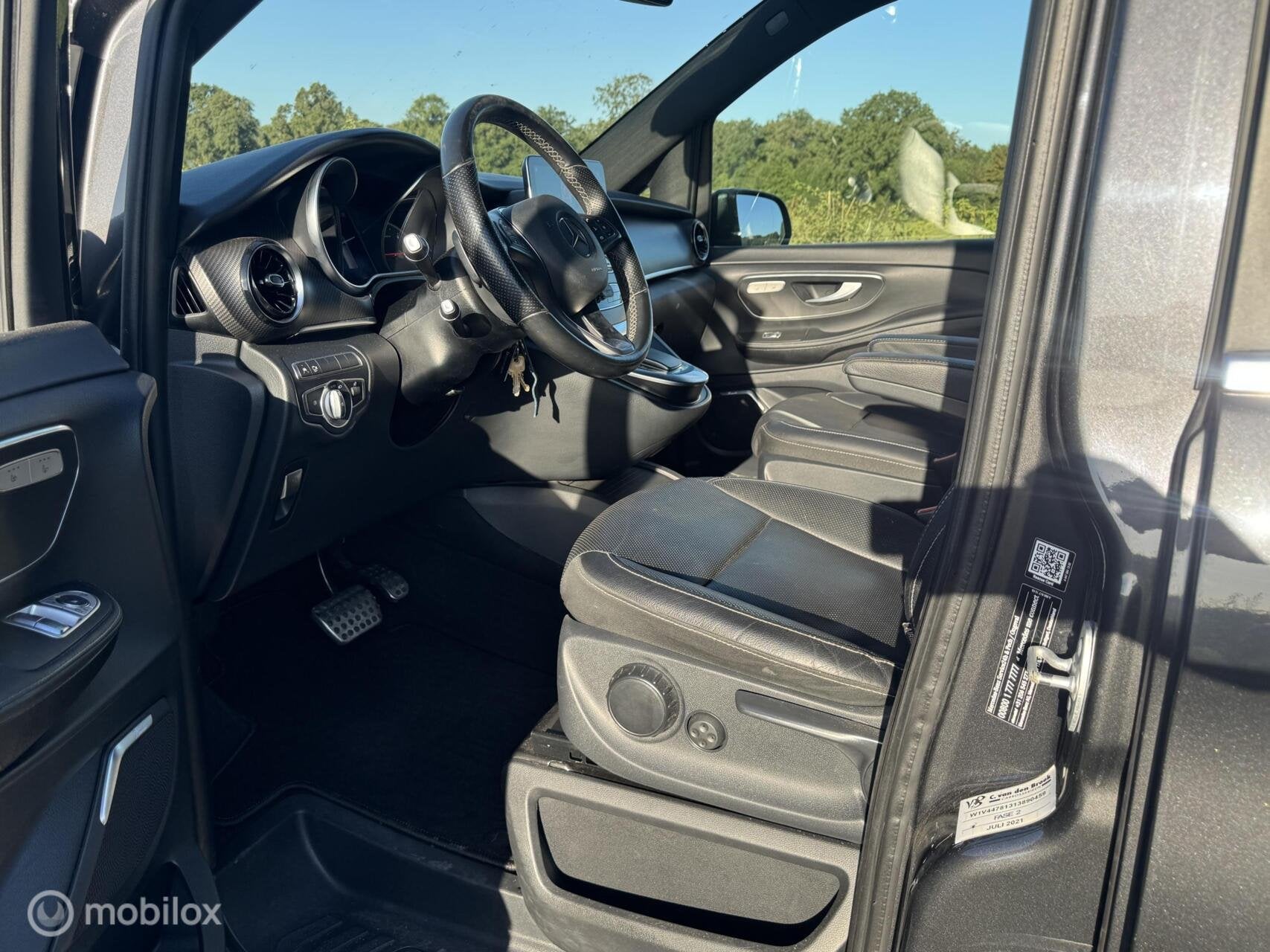 Foto 16 van Mercedes V-klasse 250d 9G Lang Amg burmester led 19'' 360cam