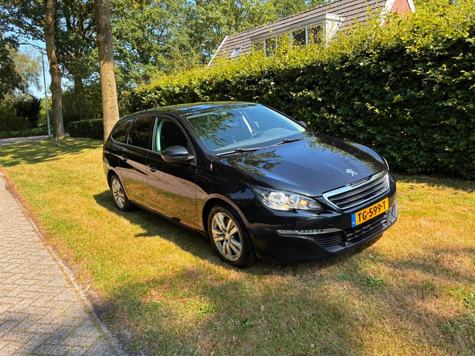 Peugeot 308 1.6 E-hdi 88 KW SW 2016 Zwart, Voorwielaandrijving, 680 kg, 4 cilinders, Zwart