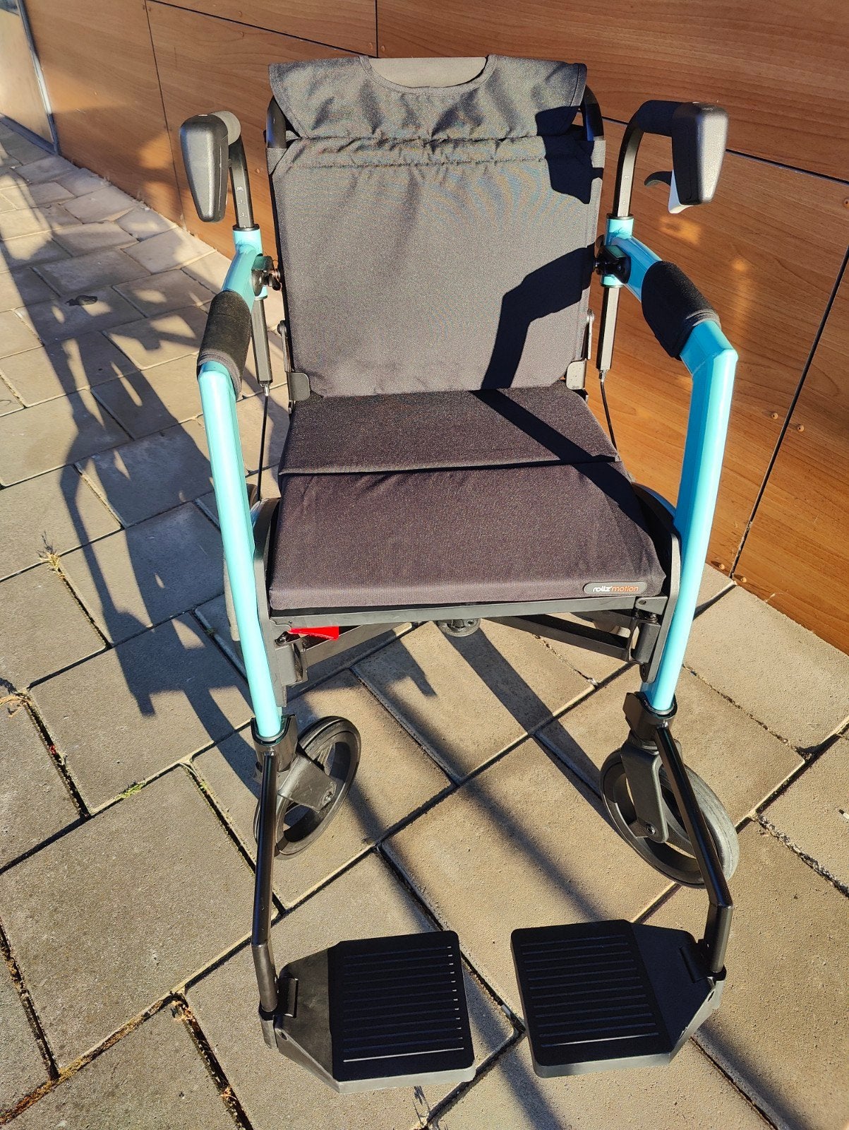 Rollz motion rolstoel en rollator in 1, Ophalen, Zo goed als nieuw, Duwrolstoel