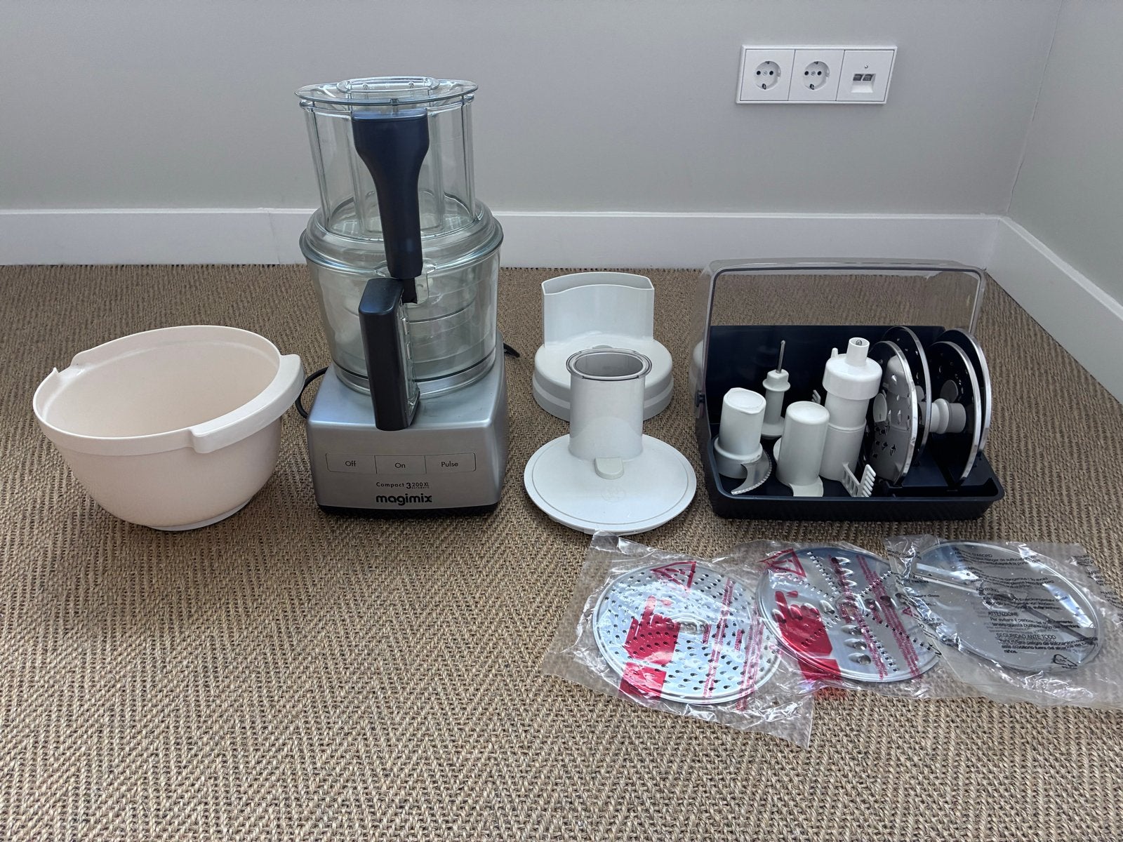 Magimix Compact 3200 XL foodprocessor met accessoires, 3 snelheden of meer, Ophalen of Verzenden, Zo goed als nieuw, 2 tot 3 liter
