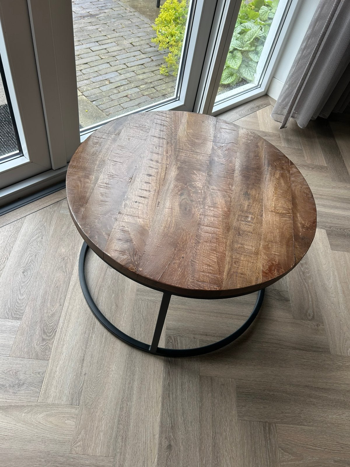 Ronde salontafel mangohout met zwart metalen onderstel Ø70, Ophalen, Rond, 50 tot 100 cm, Zo goed als nieuw