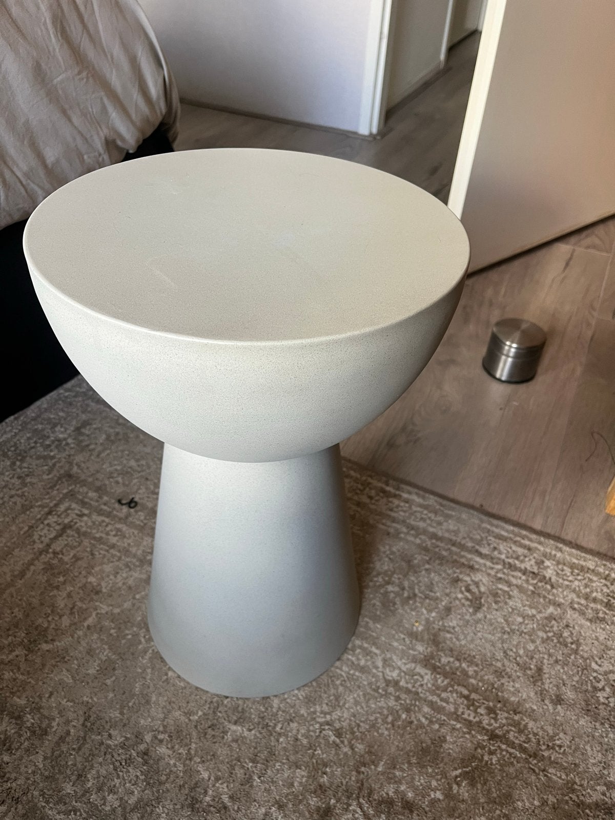 Leen Bakker bijzettafeltje - Grijs, Gebruikt, Rond, Ophalen, 45 tot 60 cm