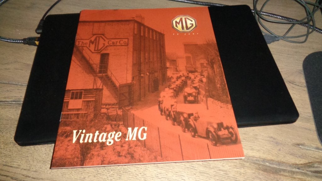 Folder MG 75 jaar  ,  Vintage MG    1995, Boeken, Verzenden, Nieuw, Overige merken