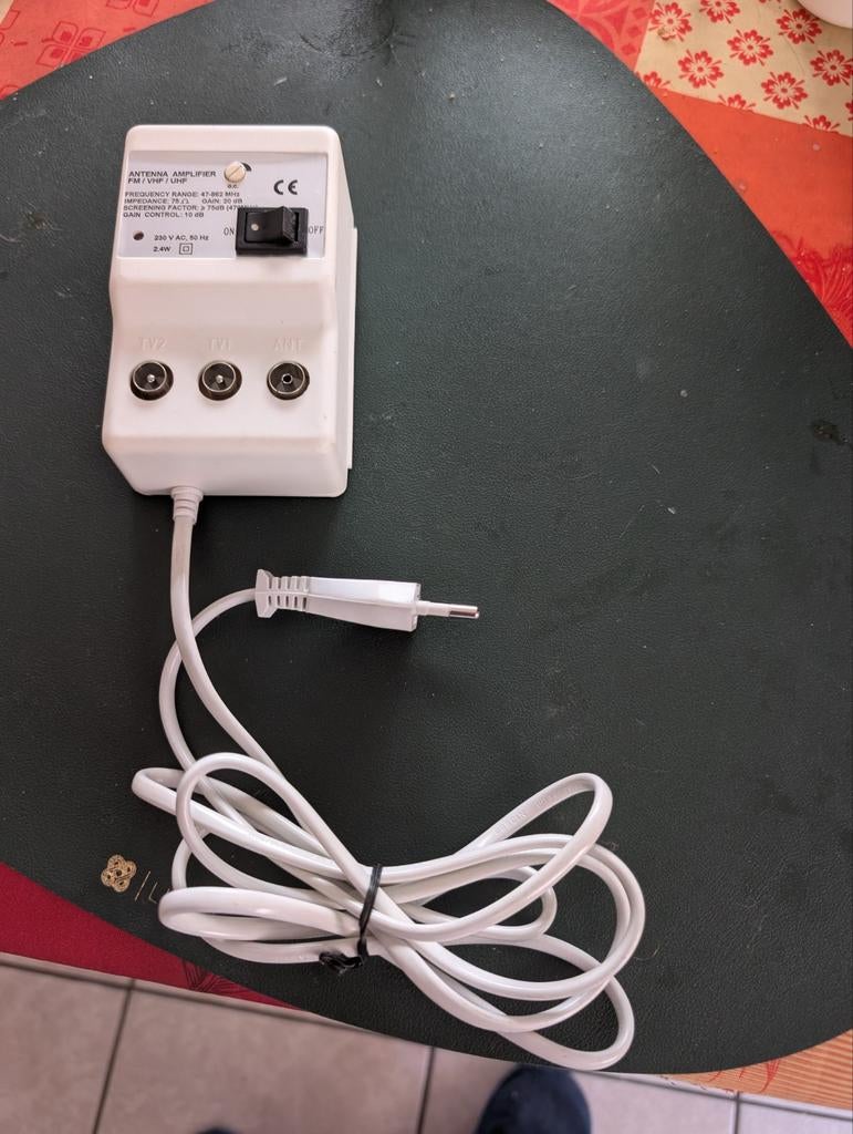 ANTENNA AMPLIFIER FM   VHF. UHF, Ophalen of Verzenden