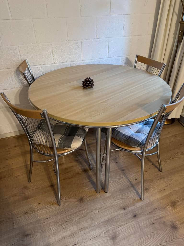 Eettafel met 4 stoelen en kussens, Huis en Inrichting, Tafels | Eettafels, Ophalen, 100 tot 150 cm, Rond, 50 tot 100 cm