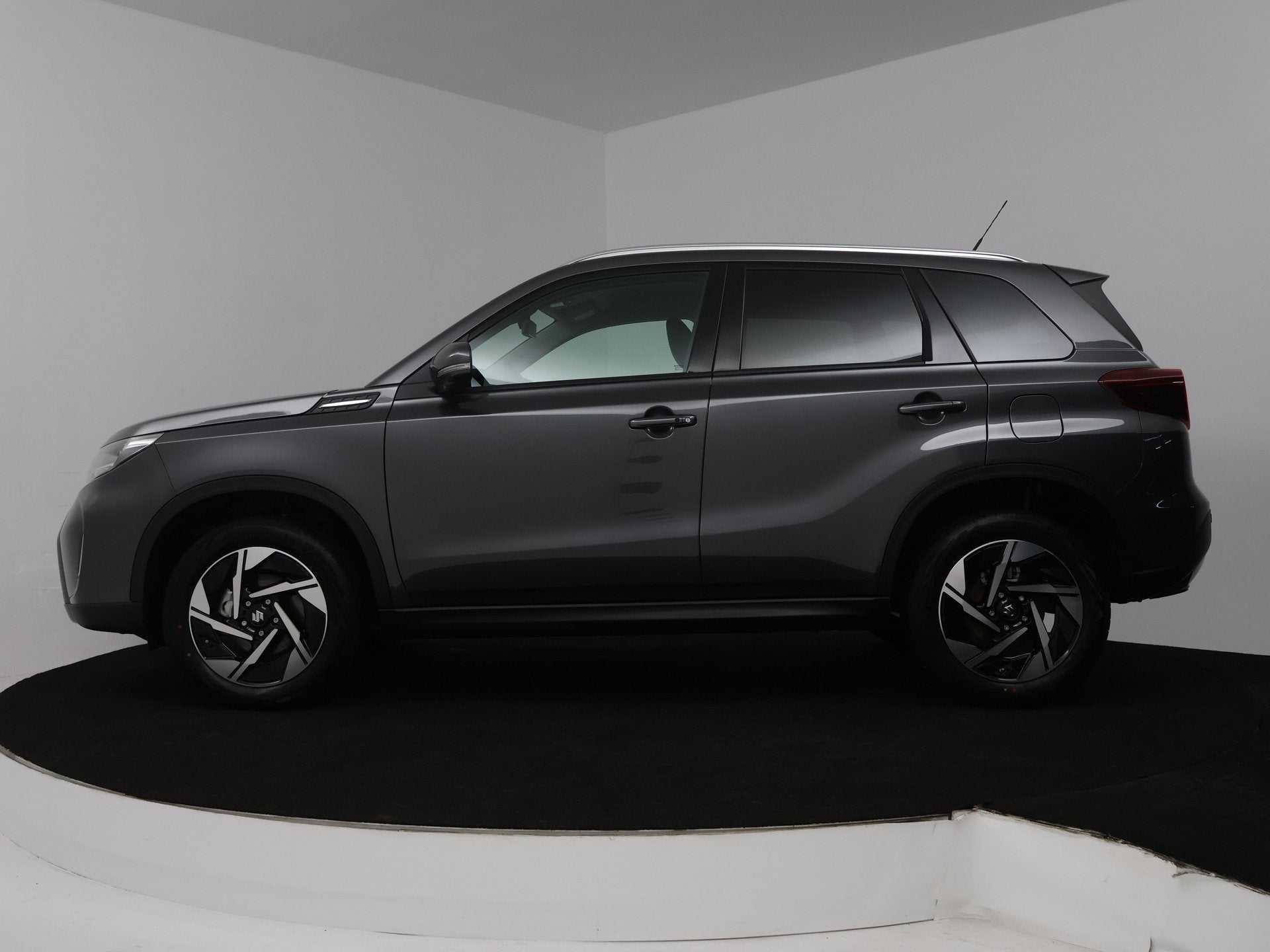 Suzuki Vitara 1.4 Boosterjet Smart Hybrid Style *NIEUW* | Di, Auto's, Voorwielaandrijving, Stof, Zwart, 4 cilinders