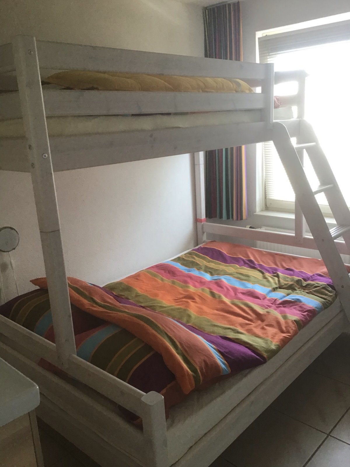 Zo goed als nieuw 3-persoons stapelbed met lattenbodem, Huis en Inrichting, Ophalen, Zo goed als nieuw, 140 cm, Stapelbed