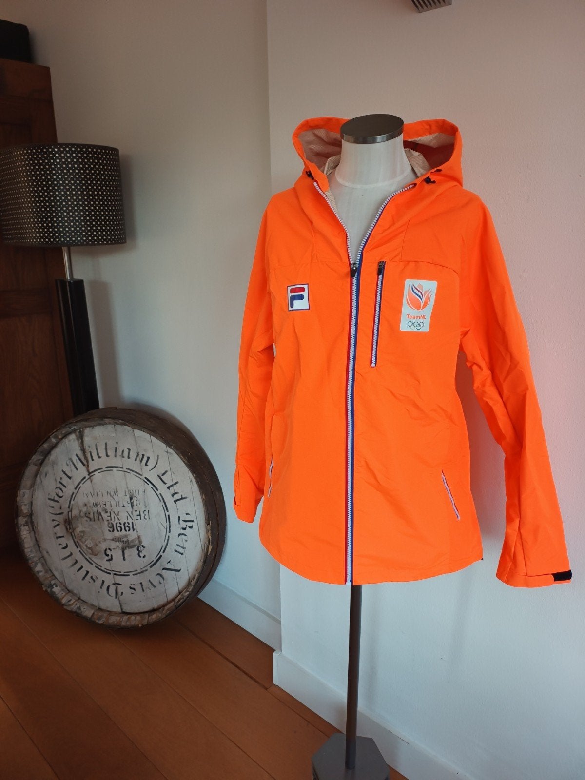 Exclusief TeamNL waterdicht windjack Olympische Spelen Paris, Nieuw, Oranje, Ophalen of Verzenden, Fila