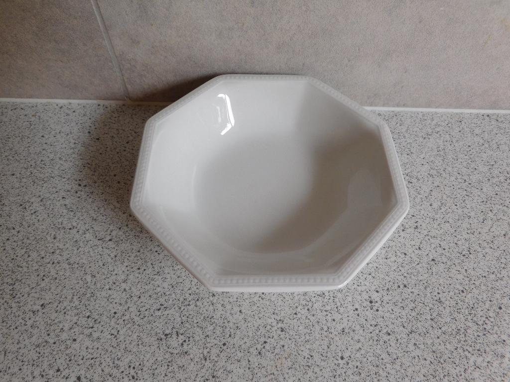 Schaal 13 cm. Heritage Johnson Brothers, Ophalen of Verzenden, Overige stijlen, Porselein, Schaal of Schalen