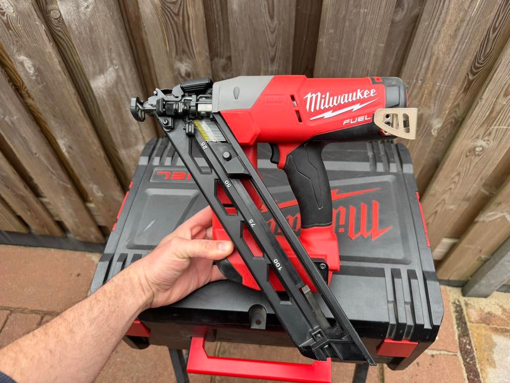 Milwaukee M18 CN15GA-0X FUEL 15GA accu afwerktacker in box, Doe-het-zelf en Verbouw, Gereedschap | Overige machines, Ophalen of Verzenden
