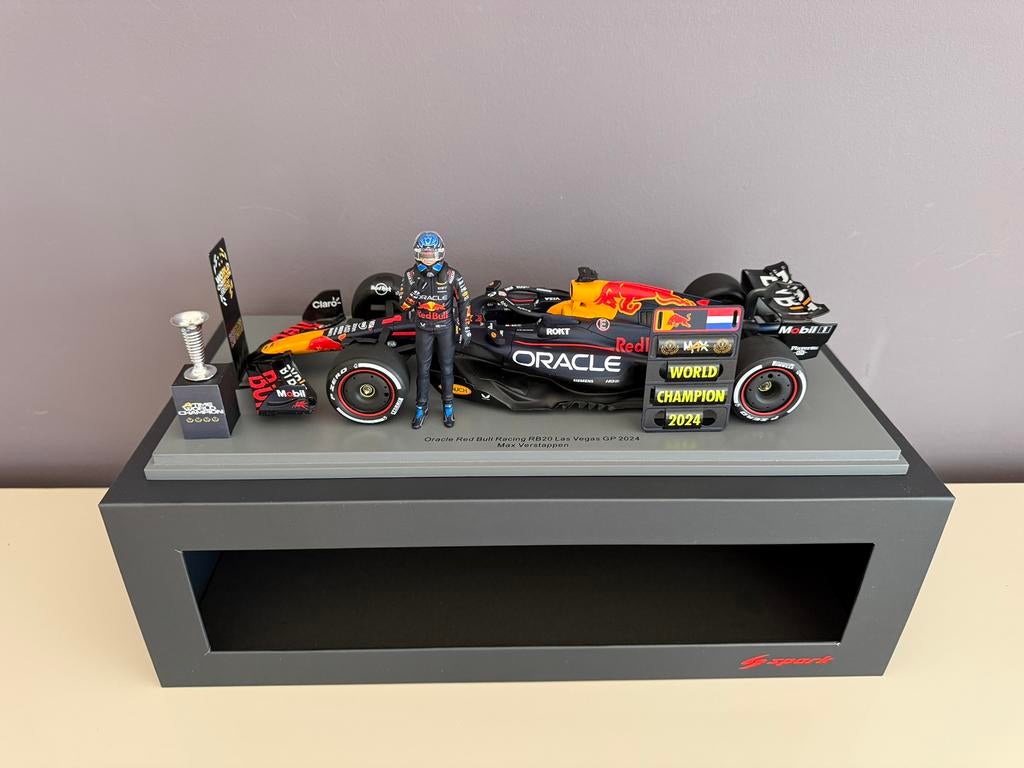 Las Vegas Champion 2024 Max Verstappen met figuur Spark 1:18, Hobby en Vrije tijd, Modelauto's | 1:18, Ophalen of Verzenden, Zo goed als nieuw