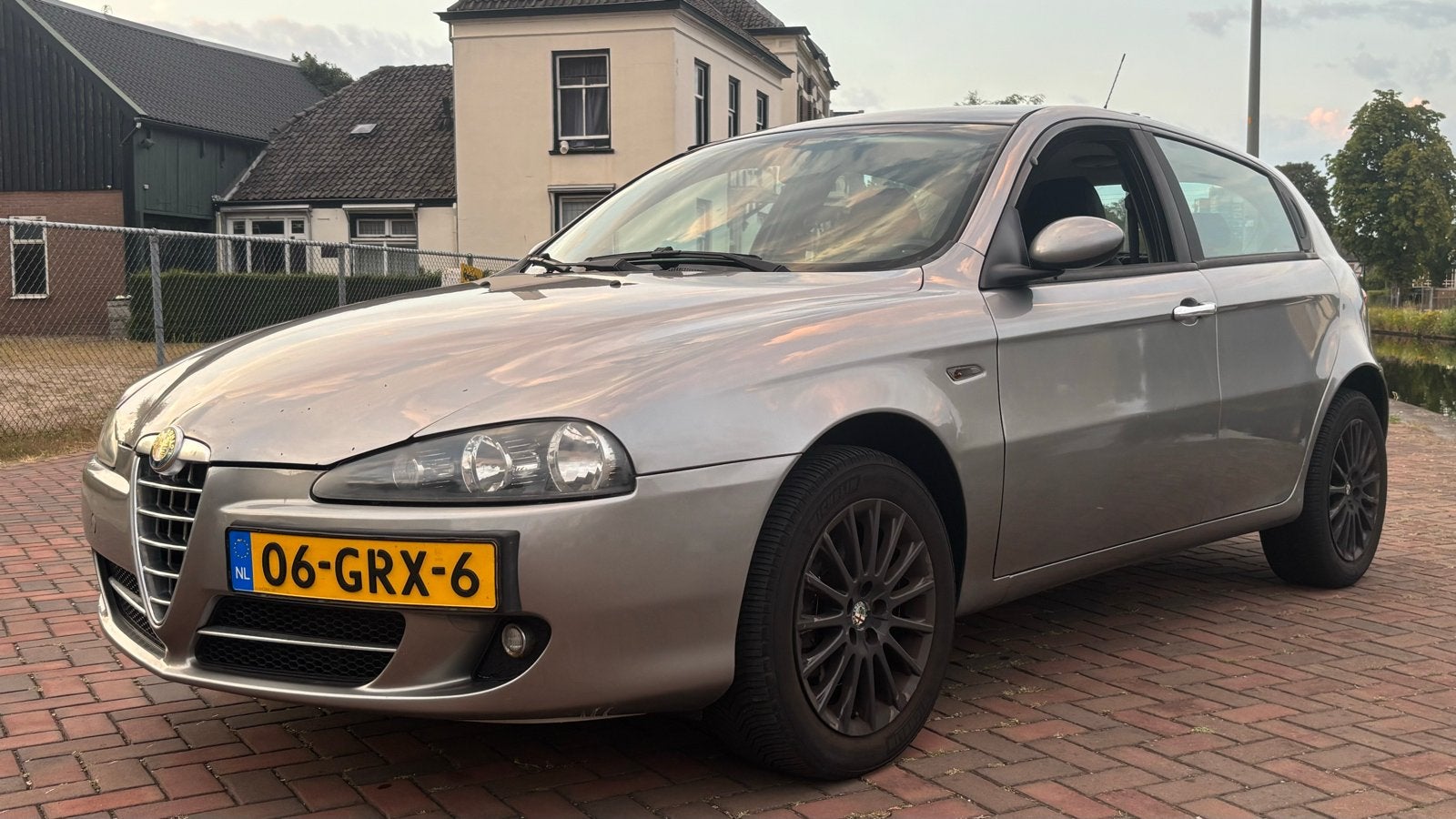 Alfa Romeo 147 2.0 T.spark 5DR 2008 Grijs Dealer Onderhouden, Voorwielaandrijving, Zwart, 400 kg, Handgeschakeld