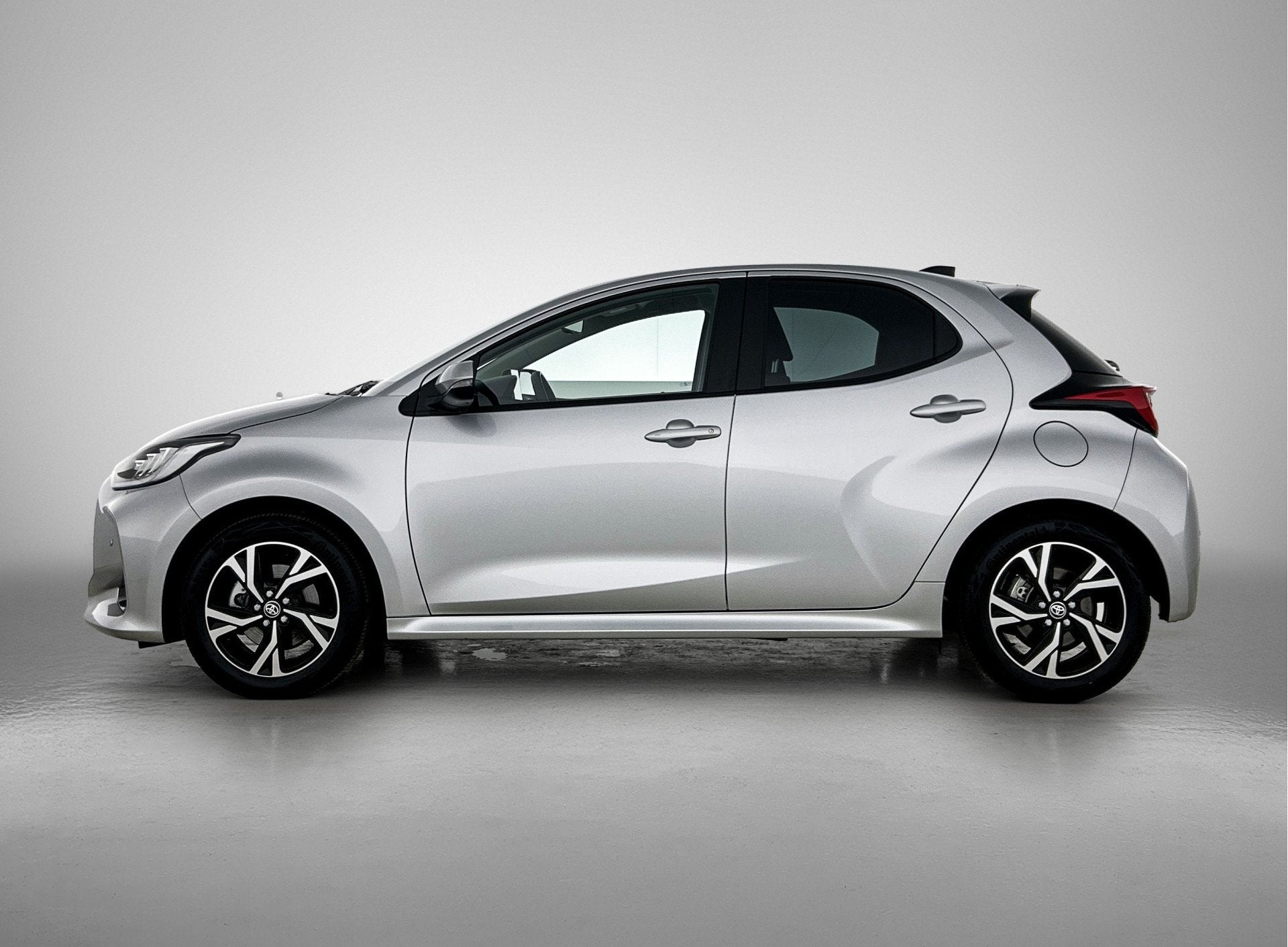 Toyota Yaris 1.5 Hybrid 115 pk Dynamic automaat | Comfort Pa, 12 maanden, Gebruikt, Automatische klimaatregeling, Hybride Elektrisch/Benzine