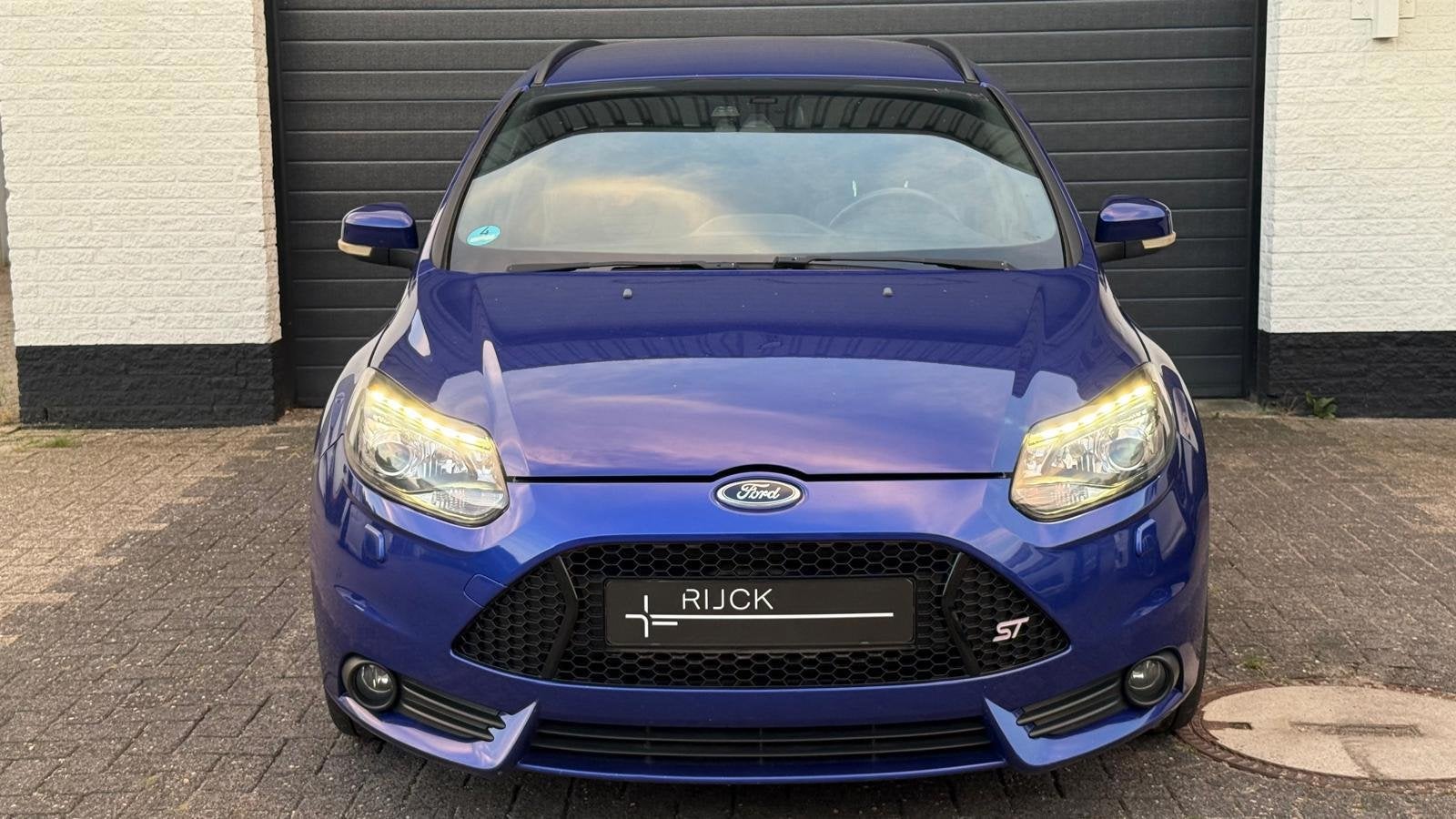 Ford Focus Wagon 2.0 EcoBoost ST-3 2.0 ST | 250 PK | Recaro, Automatische klimaatregeling, Gebruikt, Zwart, 4 cilinders