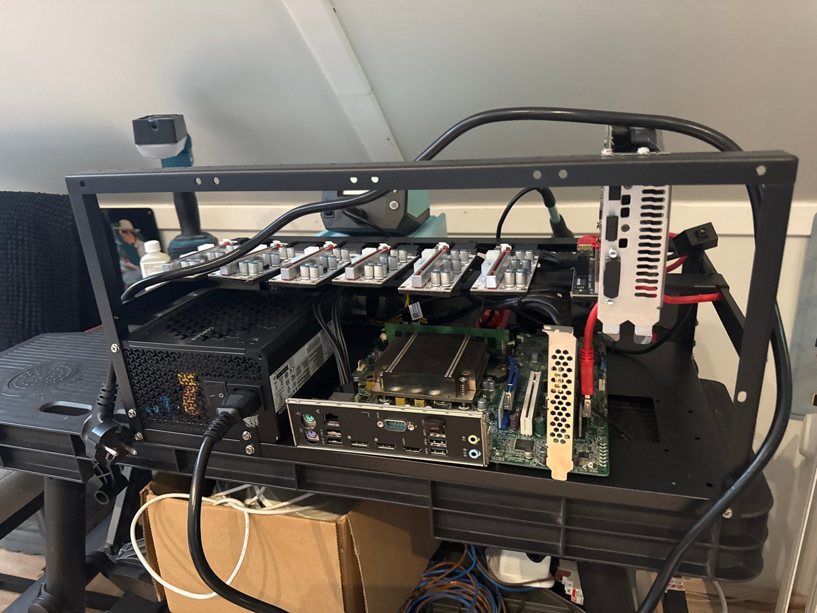 Mining Rig Frame met Moederbord en Voeding (excl. GPU), Ophalen, Dell, Gebruikt, 2 tot 3 Ghz