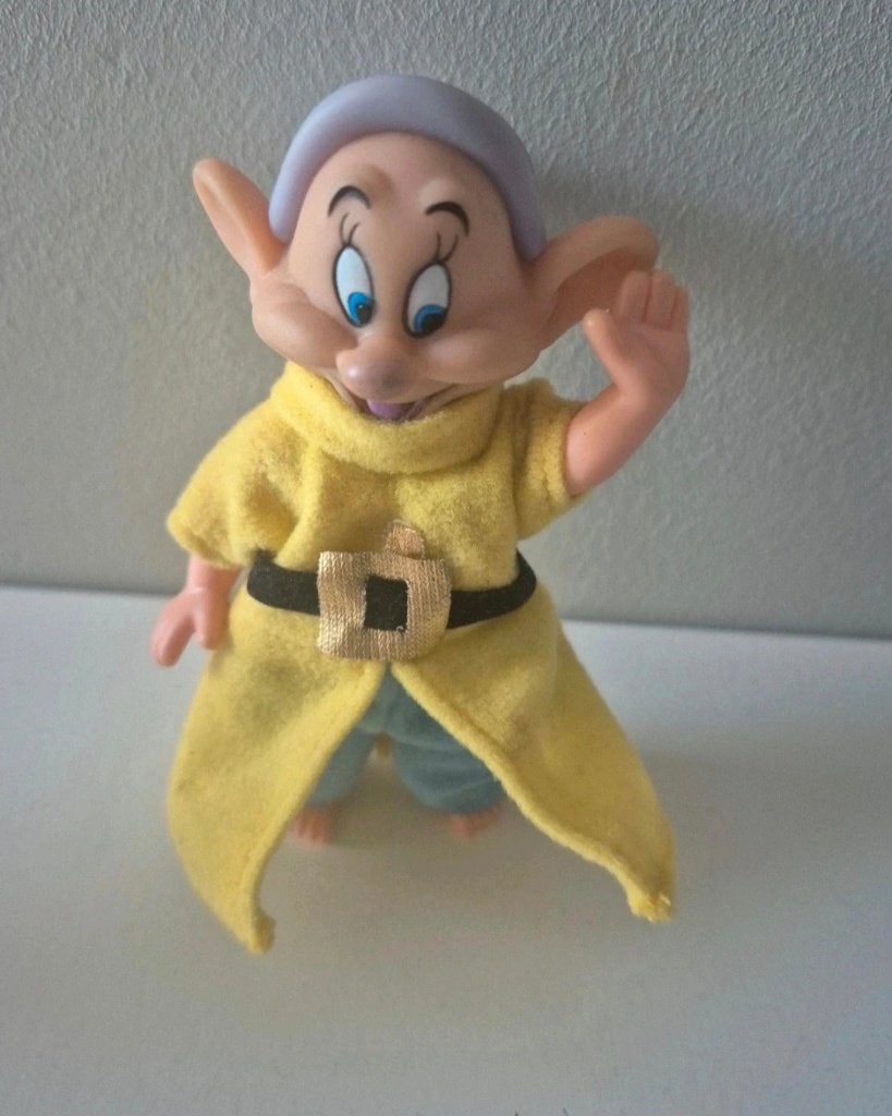 Disney dwerg figuurtje, Ophalen of Verzenden, Overige figuren, Gebruikt, Beeldje of Figuurtje