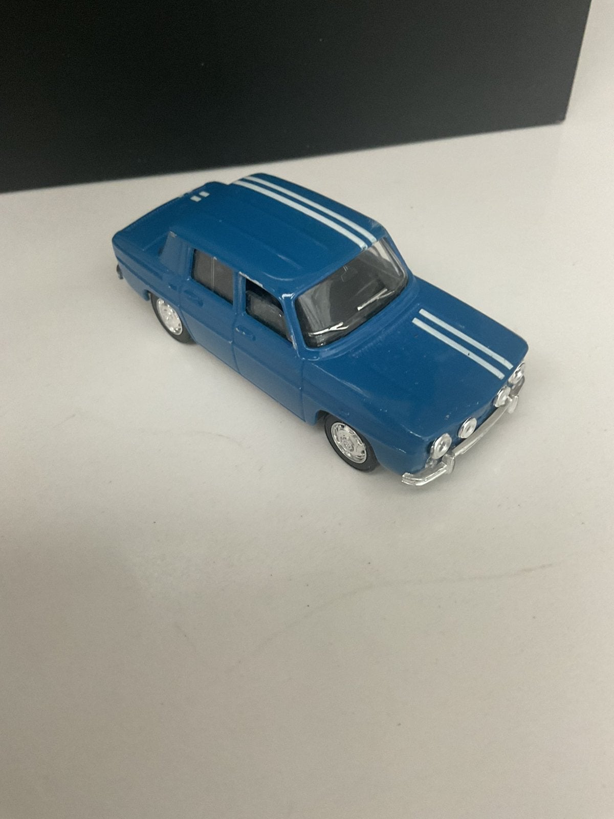 Renault R8 zeer mooi 1:43, Ophalen, Zo goed als nieuw, Auto, Overige merken