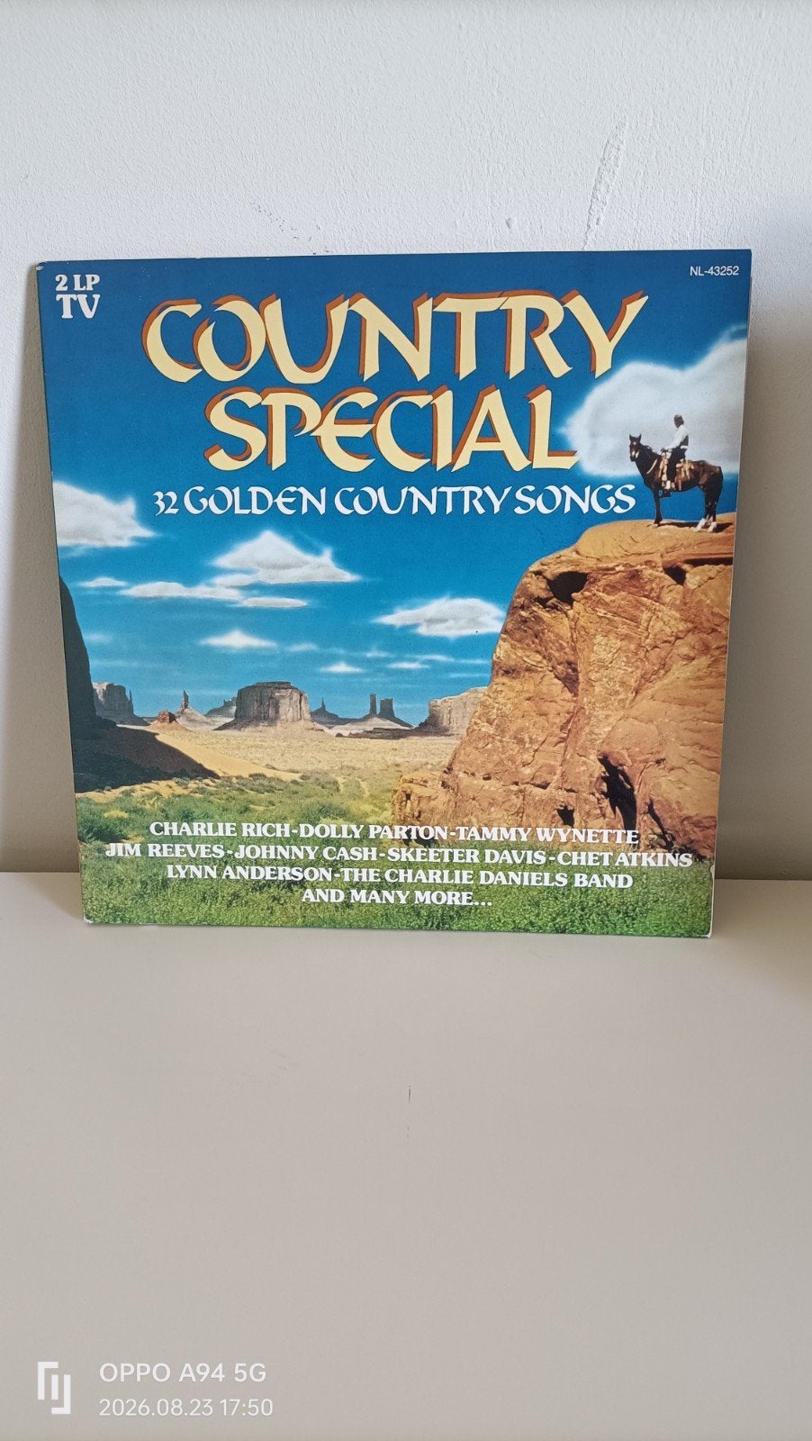 Country Special - 32 Golden Country Songs (2 LP TV), Ophalen of Verzenden, Gebruikt, Verzamelalbum, Country