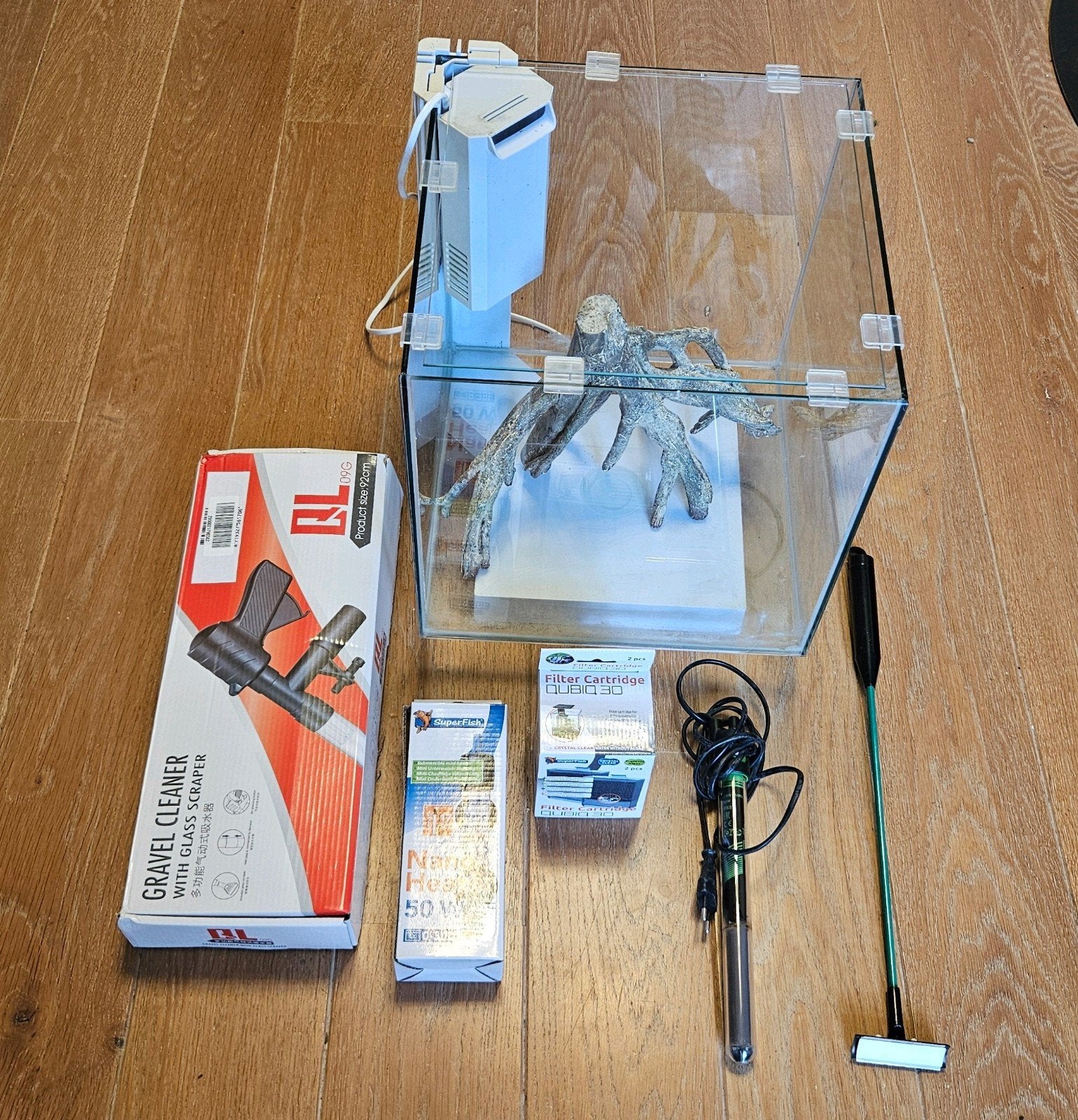 Aquarium QubiQ 30 (30 L) with lots of accessories, Dieren en Toebehoren, Ophalen, Gebruikt, Overige merken, Leeg aquarium