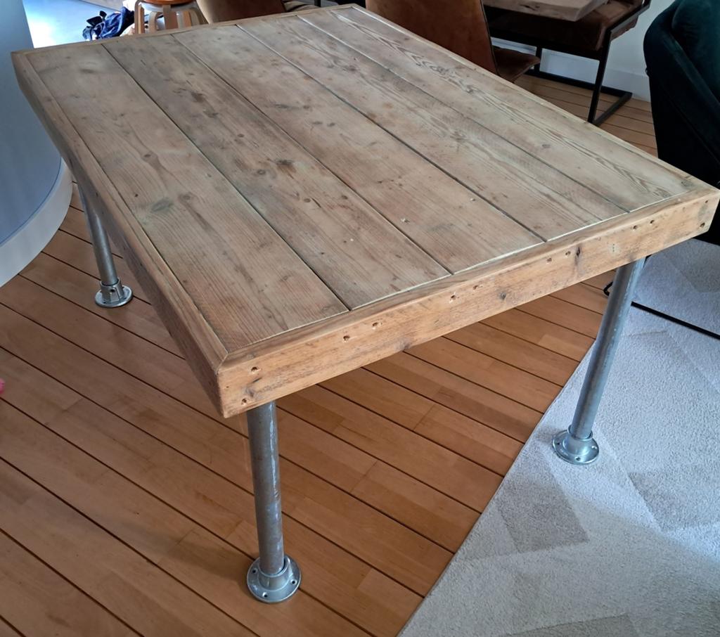 Robuuste houten eettafel met metalen poten, Gebruikt, 100 tot 150 cm, Industrieel, Landelijk, 50 tot 100 cm