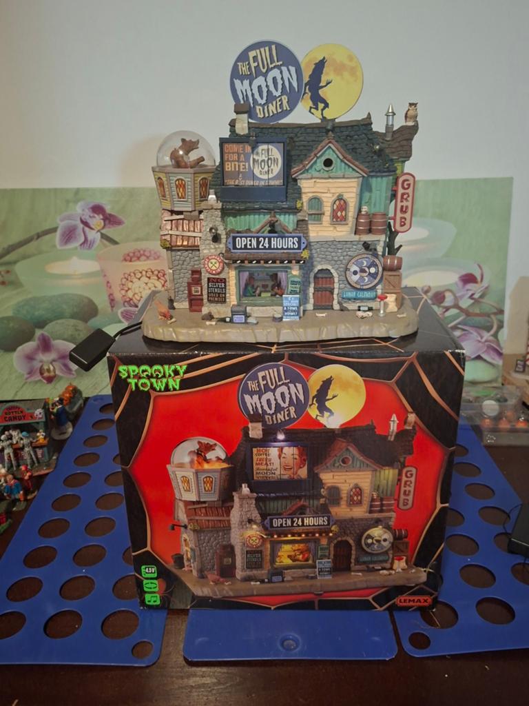 Lemax Spooky Town The Full Moon Diner - Wolf Diner, Ophalen of Verzenden, Zo goed als nieuw