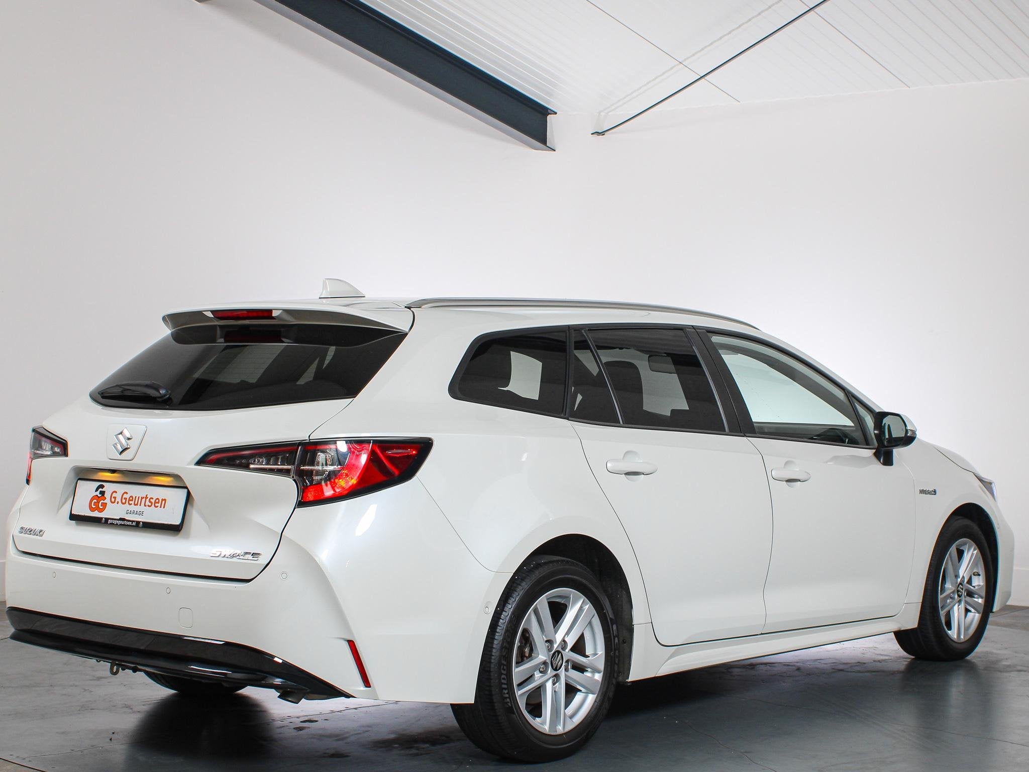 Suzuki Swace 1.8 Hybrid Style Park Assist, Stuurwielverwarmi, Auto's, Gebruikt, 4 cilinders, Wit, Hybride Elektrisch/Benzine