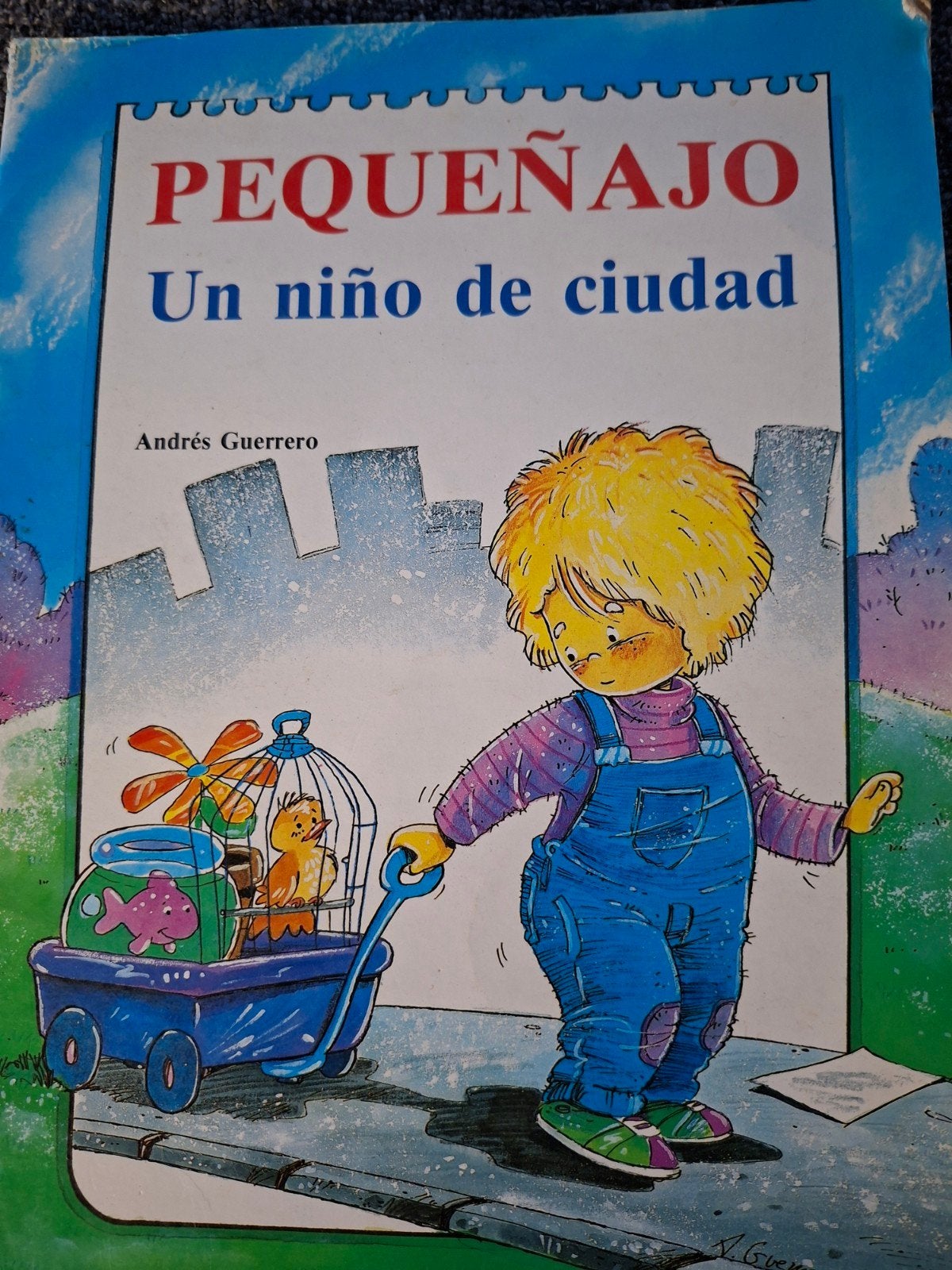 Pequeñajo Un niño de ciudad - Andrés Guerrero, Ophalen of Verzenden, Zo goed als nieuw, Fictie algemeen