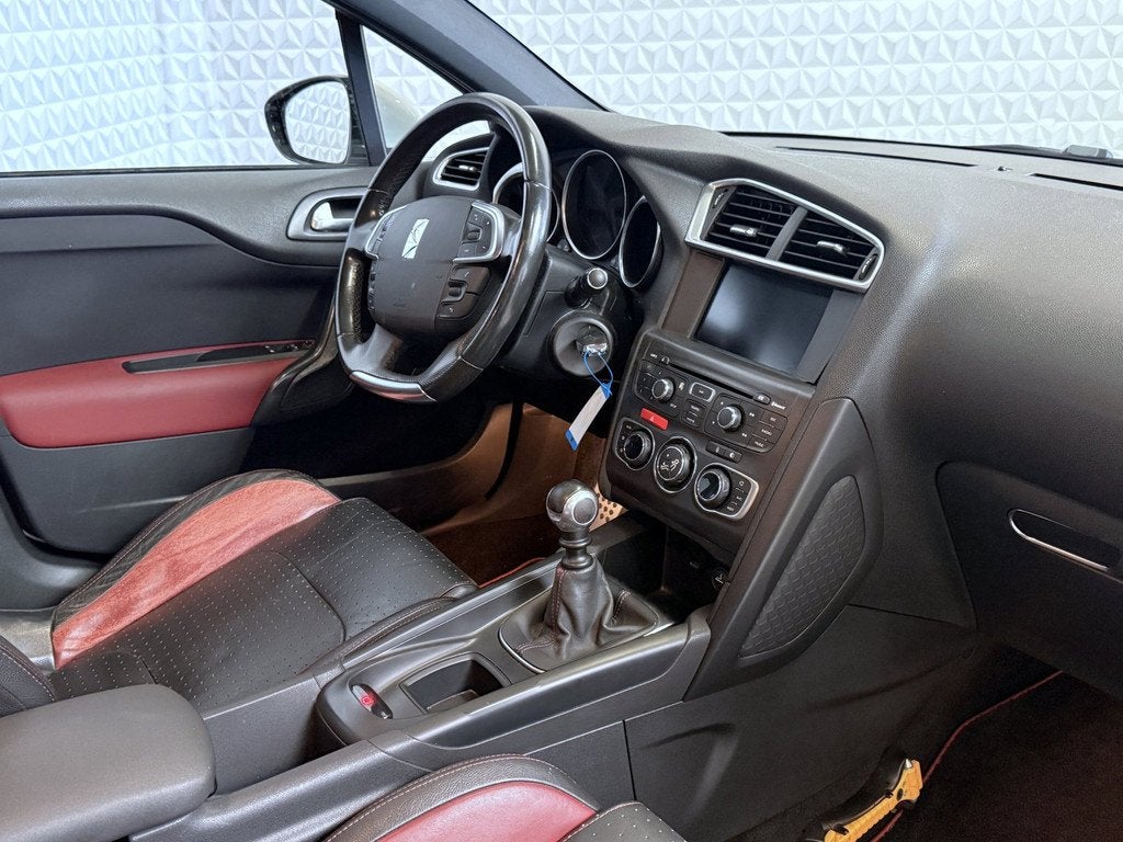 Citroen DS4 1.6 THP Sport Chic 200PK OrigNL + VEEL OPTIES (2, Auto's, Citroën, Voorwielaandrijving, Euro 5, Zwart, 4 cilinders