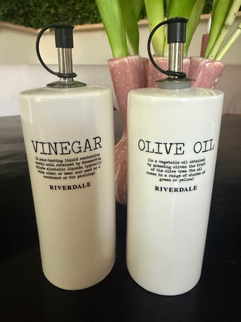 Riverdale oil & vinegar set, Overige typen, Ophalen of Verzenden, Zo goed als nieuw, Wit