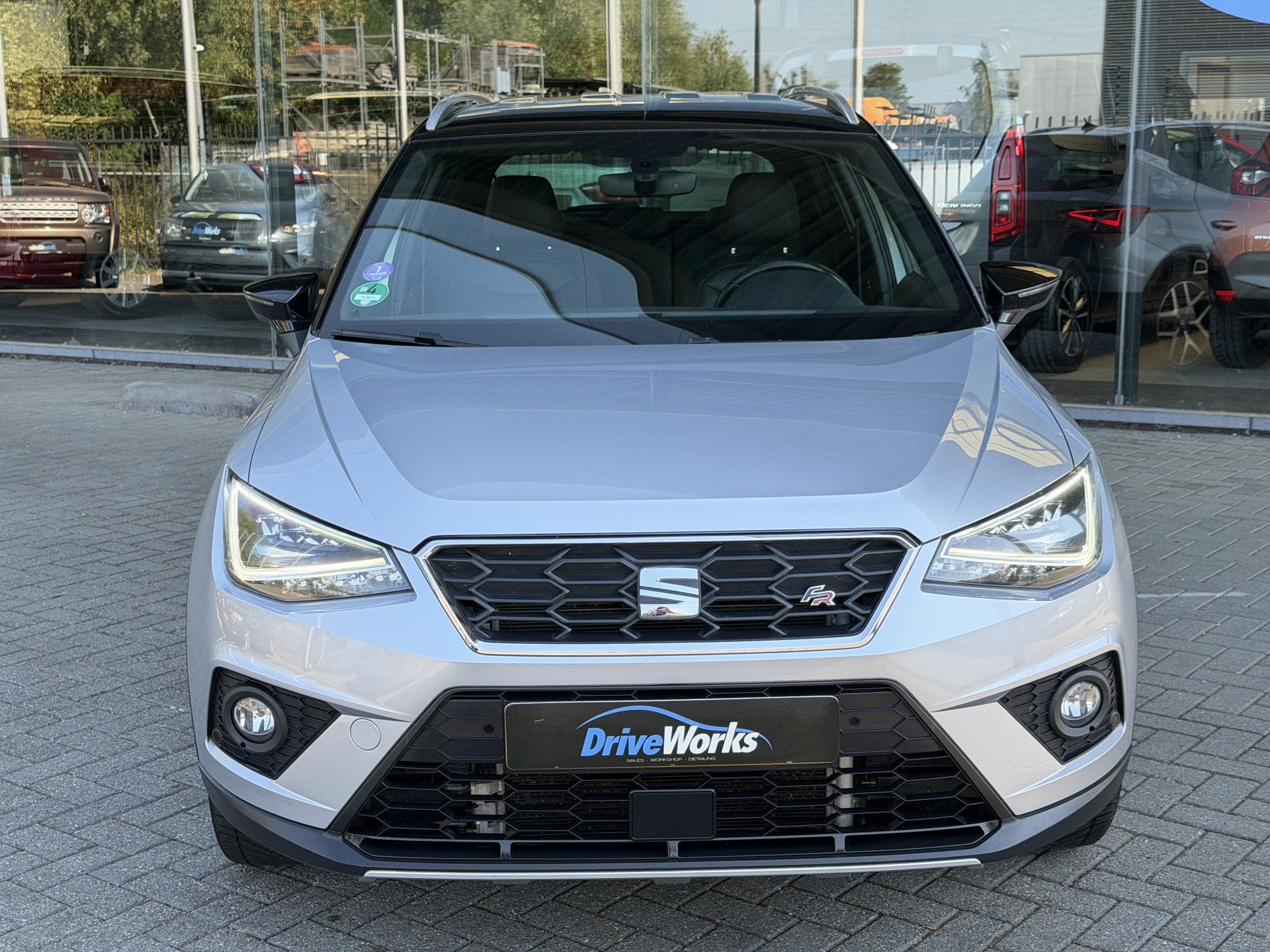 SEAT Arona 1.0 TSI FR | Intense | Adaptive CC | Camera | 18", Auto's, Dealer onderhouden, Met garantie (alle), 116 pk, 49 €/maand